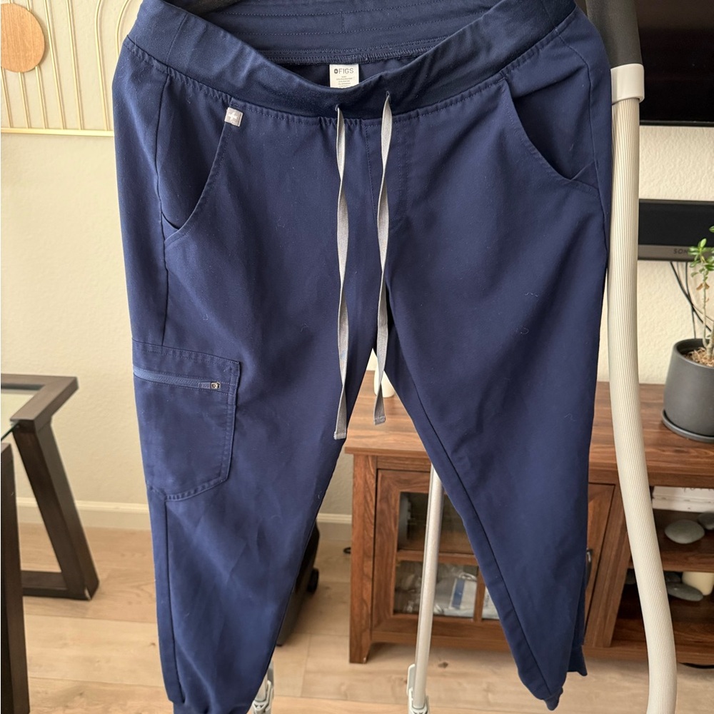 Figs Women Navy Blue Joggers- Petite
Small
